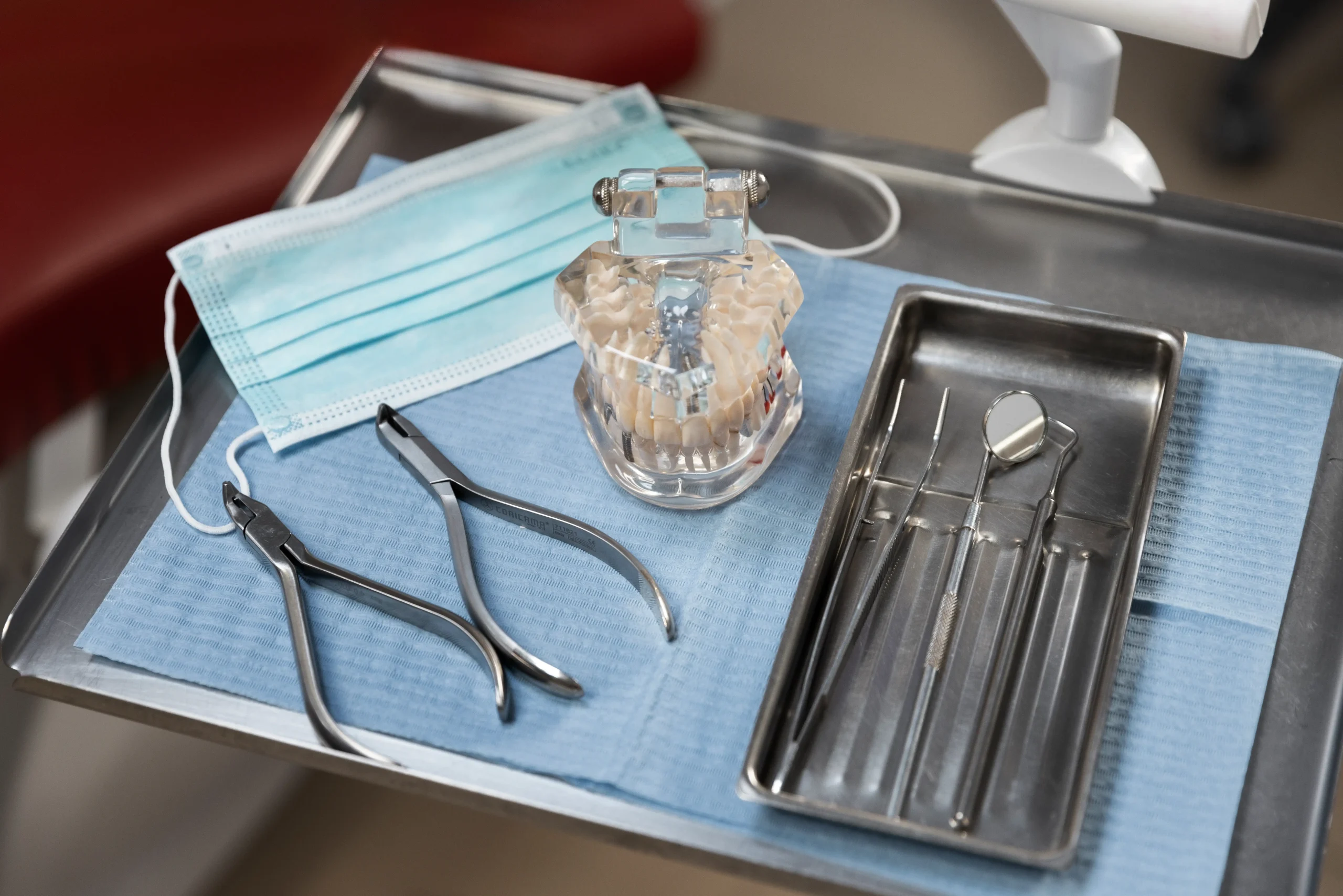 close-up-dentist-instruments_compressed